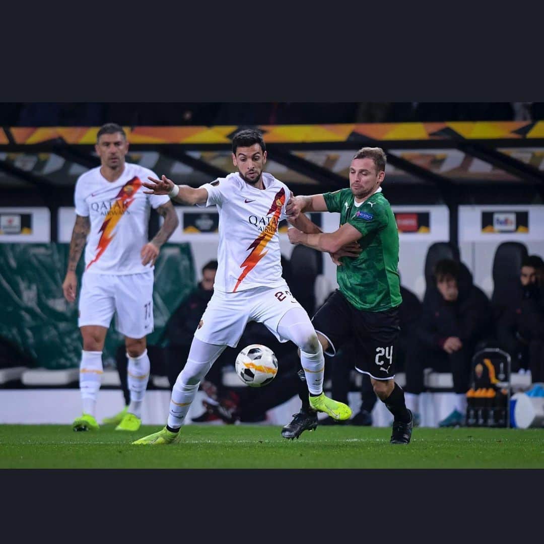 ハビエル・パストーレのインスタグラム：「Non siamo riusciti a vincere come volevamo, però mancano 2 partite per arrivare al obiettivo.... con questa squadra ci credo fino al ultimo 💪 FORZA ROMA .」