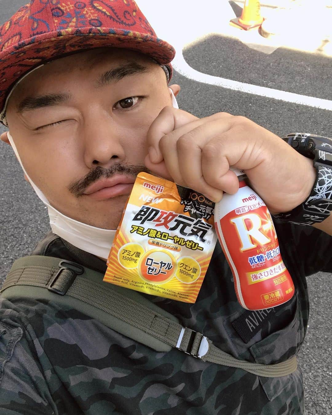 クロちゃんさんのインスタグラム写真 - (クロちゃんInstagram)「お昼ご飯は、  ゼリーとヨーグルトドリンク  お腹空かないからねー、とりあえず入れとこう。」11月8日 14時13分 - kurochandesuwawa