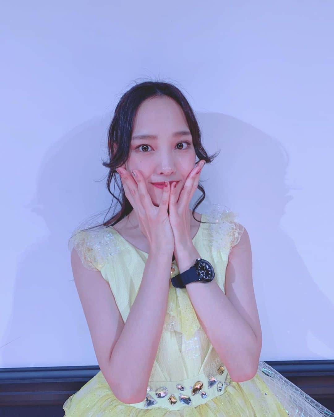 飯窪春菜のインスタグラム：「🐝🍯💛 ・ ・ 11月7日で25歳になりましたあ☺️ お誕生日当日はこーーーんなアイドル衣装を着てバースデーイベントしてましたっ🍯 ・ 久しぶりにモーニング娘。時代の曲を歌って、とてもとても楽しかったです🌸 ・ たくさんの方からお祝いの言葉も頂けて嬉しかったです☺️ 皆さん、ストーリーズにもたくさん、ありがとうございましたっ✨ ぜーーーーんぶ目を通しましたよお！ ・ 25歳、しっかり自分を持って一歩一歩進んでいきたいと思います！ 25歳の私もよろしくお願いしますっ☺️ ・ ・ ・ #mybirthday  #birthday  #はるなの毎日  #飯窪ってる」
