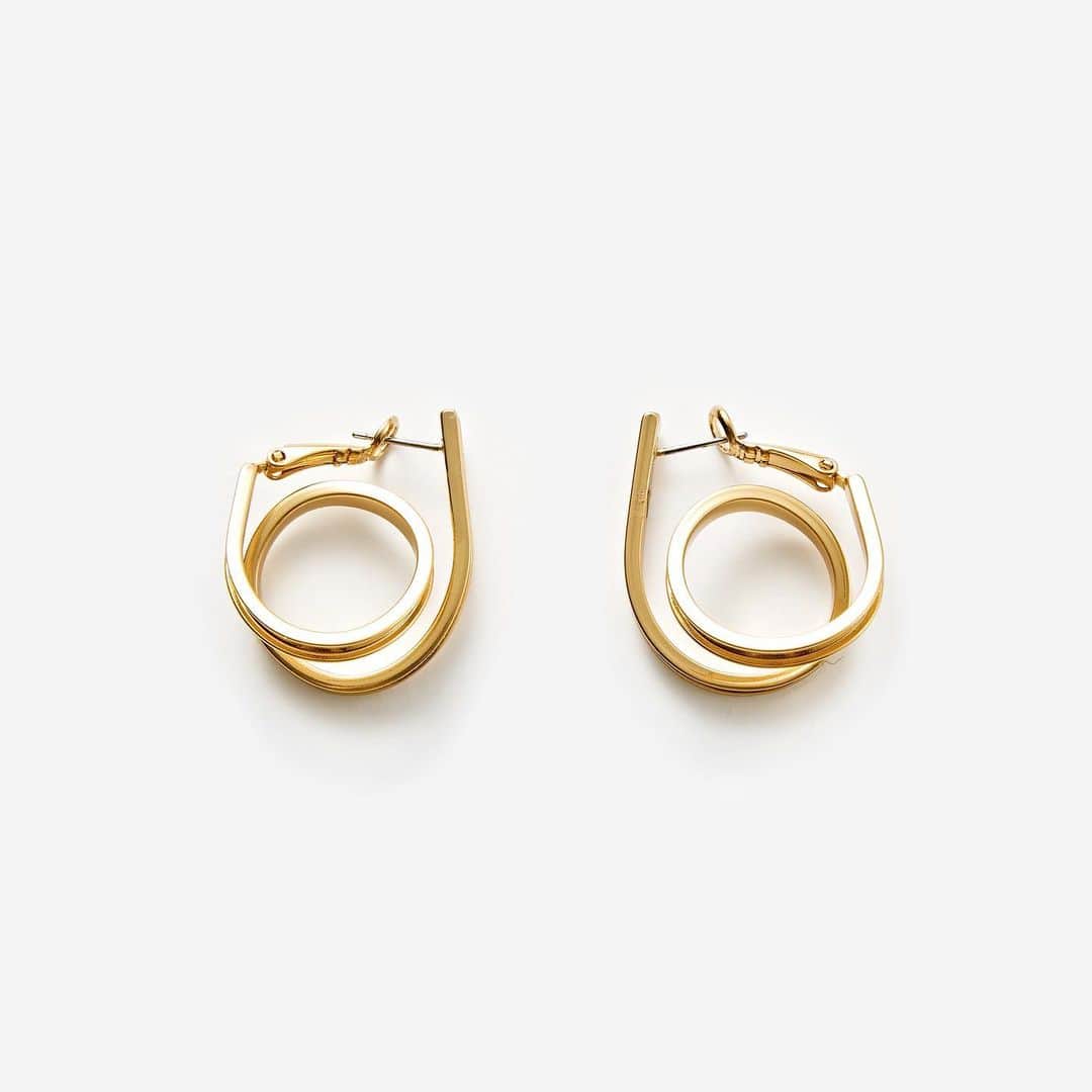 マンデーエディションさんのインスタグラム写真 - (マンデーエディションInstagram)「Small coil itself earrings . #먼데이에디션 #mondayedition #earrings」11月8日 14時16分 - mondayeditionseoul