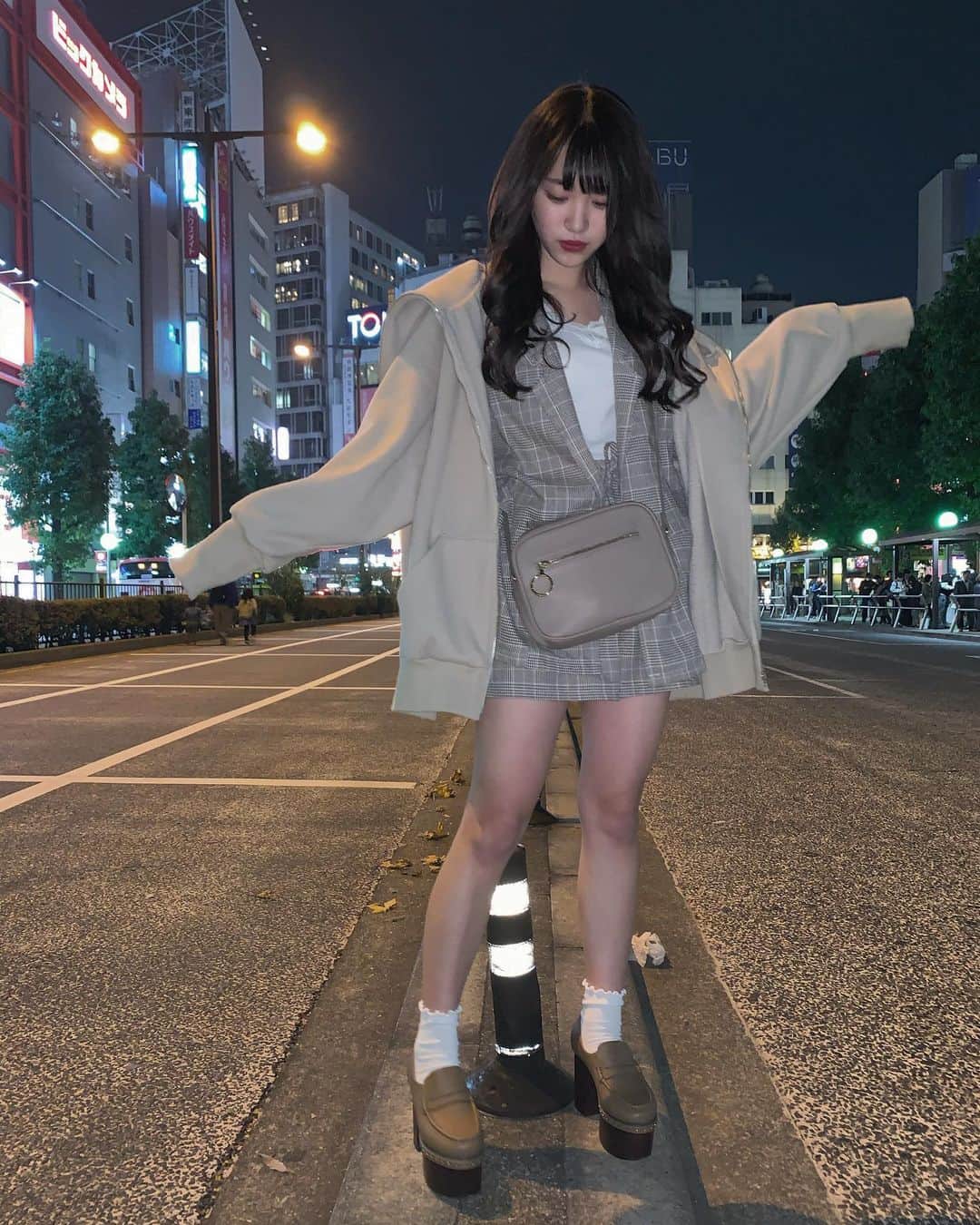 のインスタグラム：「・ ・ タグ付してますｯ!! この時期に生足はだんだん辛くなる笑けどしちゃう😹👍  #ゆぴぴこーで」