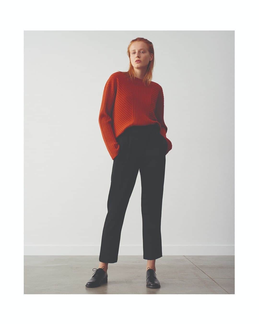 ニコルファリのインスタグラム：「BRIDGET KNIT A core piece this season, the BRIGIT rib sweater is crafted from 100% Italian sourced cashmere and finished with a unique panelled design at the front and back body.  #NicoleFarhi #AW19 #London #womenswear」