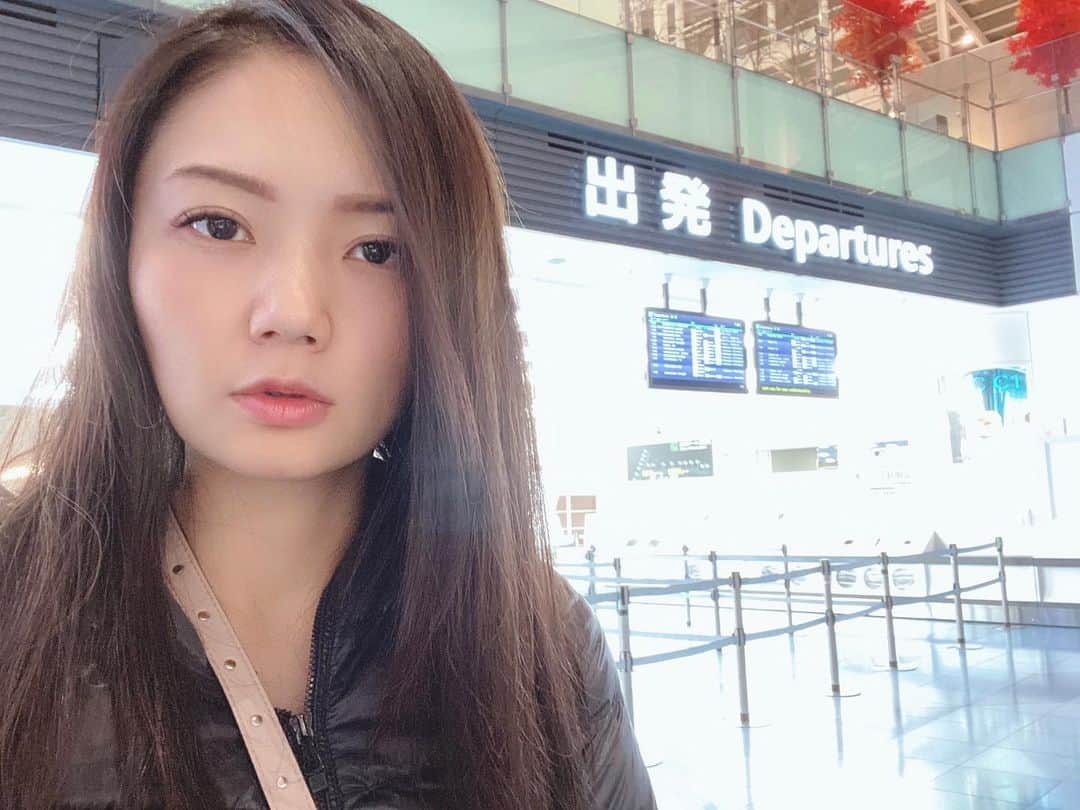 Ayanoのインスタグラム：「行ってきまーす✈️」