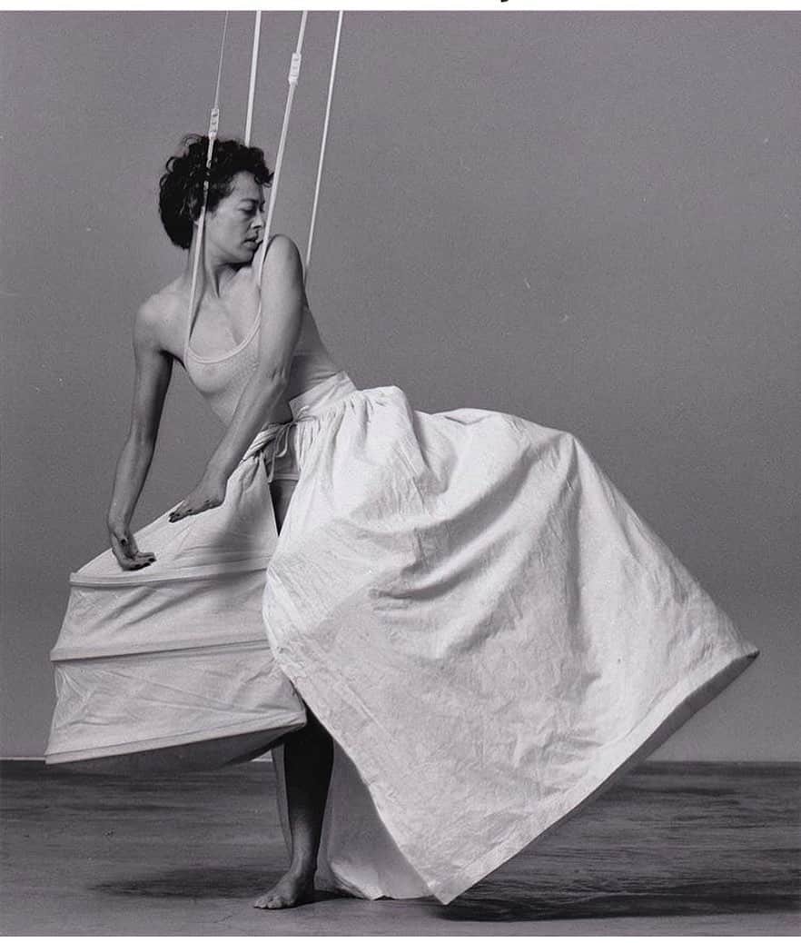 マーティン グラントのインスタグラム：「DRESS : A costumed performance by @shelleylasica at @annaschwartzgallery costume by @martingrantofficial circa 1998. Tonight Melbourne Australia.  Photo: Kate Gollings」
