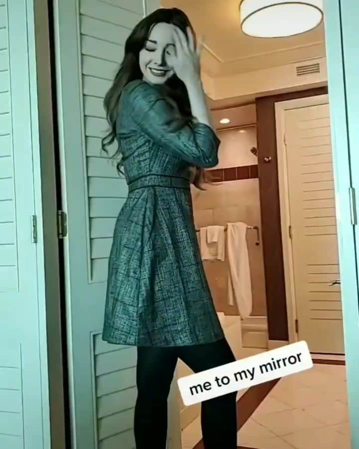 エマ・デュモンのインスタグラム：「Ugh what a diva! ❤❤❤ tiktok = emmadumonster」