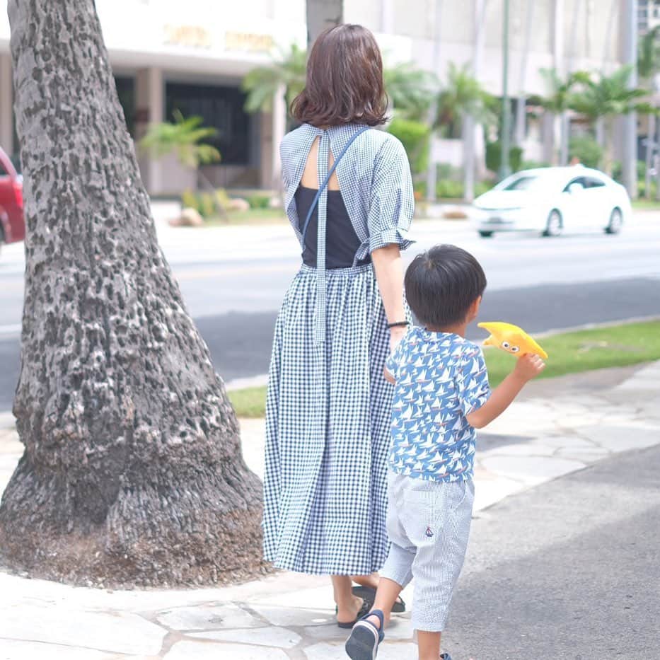 木本泉さんのインスタグラム写真 - (木本泉Instagram)「-﻿ コーヒーを買いに☕️﻿ ﻿ @okuda_junko の息子くんからスキップを一緒にして！と言われて、、、いつぶりかのスキップ😂﻿ ﻿ この歳でスキップ、、、なかなか難しく身体が動かない笑﻿ ﻿ #Hawaii#waikiki#ワイキキ#お散歩」11月8日 7時11分 - izumikimoto