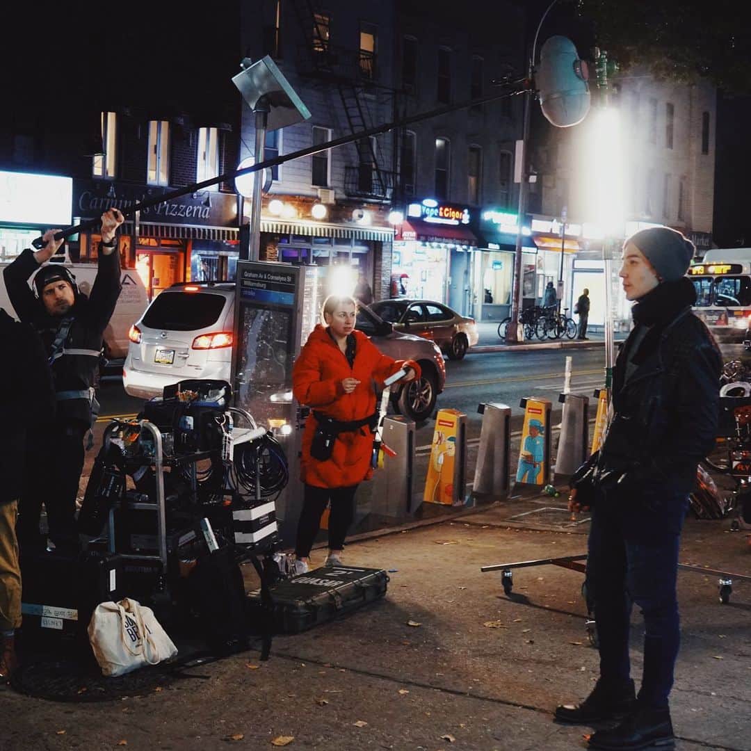 ルーディ・リンのインスタグラム：「#bts from a little flick I was a part of along with some amazing actresses and actors. @inanewyorkminutefilm is opening tonight at @vaffvancouver, and I hear the premiere has sold out! Thank you for supporting Asian stories! Hope everyone attending tonight enjoys the film.」