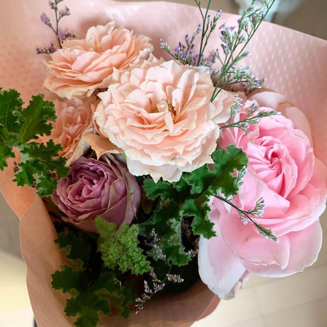 新原愛加のインスタグラム：「. 내 사랑❤︎❤︎❤︎ 항상 고마웡🥺너무너무 사랑해~💗 @jiiyee0n 😘」