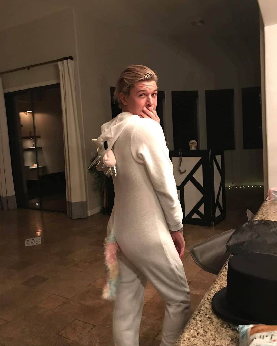 Ghastlyのインスタグラム：「Ladies, grab a towel cuz we’re gettin moist」