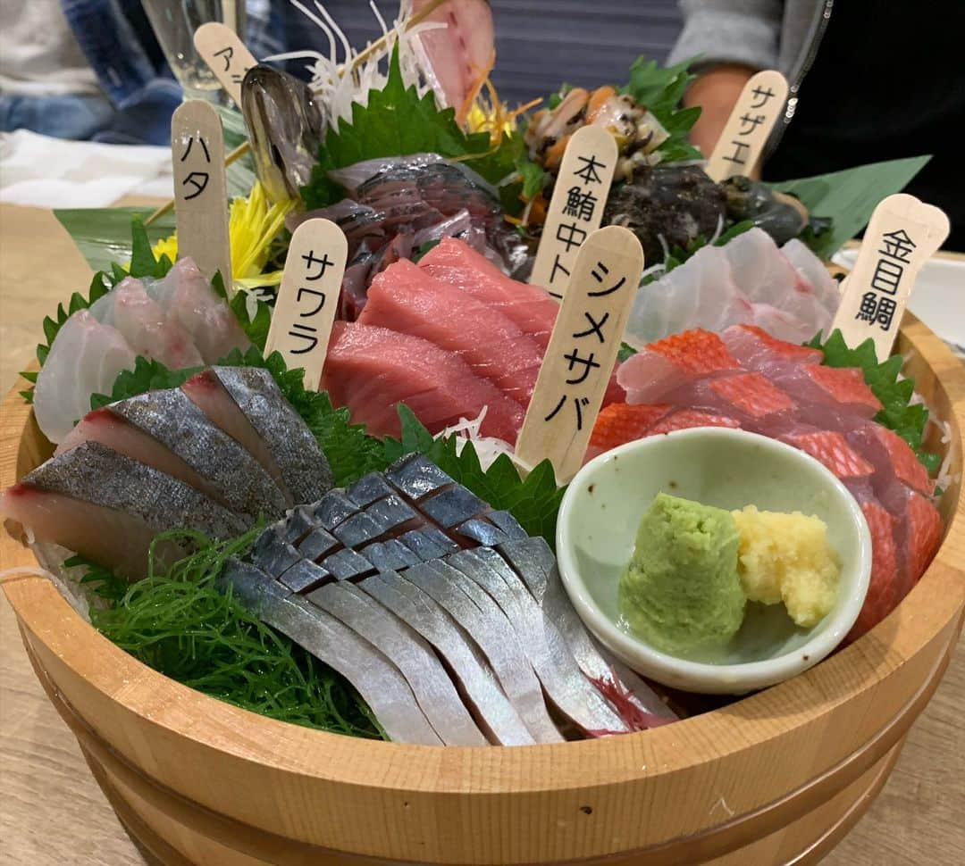 三浦理志さんのインスタグラム写真 - (三浦理志Instagram)「藤沢駅にある老舗魚つる(鮮魚店)がHANAREを始めました！ とにかく新鮮！ 珍しい食材もあり、なにを食べても鬼うまです！ @shonan_uotsuru  #魚つる #fish #izakaya #sashimi #hanare」11月8日 8時59分 - mar4m