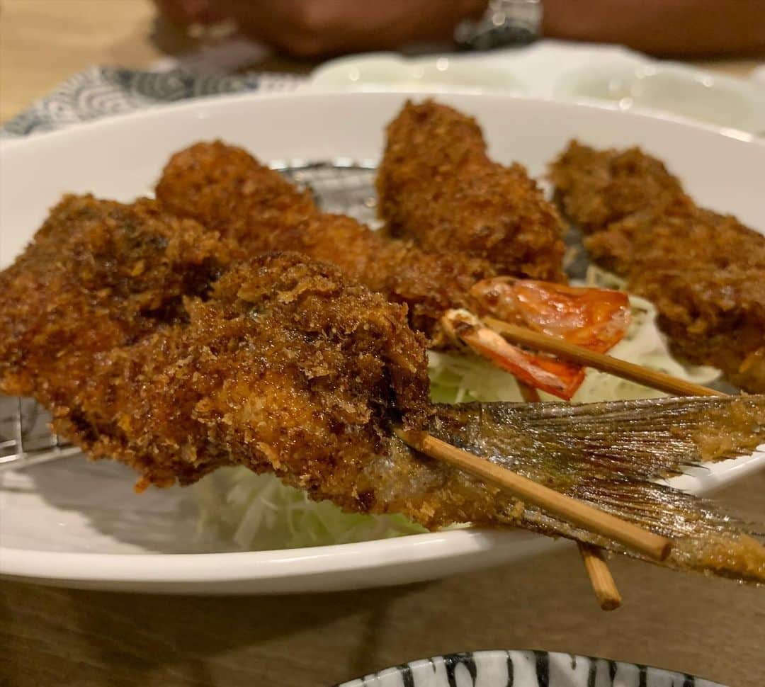 三浦理志さんのインスタグラム写真 - (三浦理志Instagram)「藤沢駅にある老舗魚つる(鮮魚店)がHANAREを始めました！ とにかく新鮮！ 珍しい食材もあり、なにを食べても鬼うまです！ @shonan_uotsuru  #魚つる #fish #izakaya #sashimi #hanare」11月8日 8時59分 - mar4m