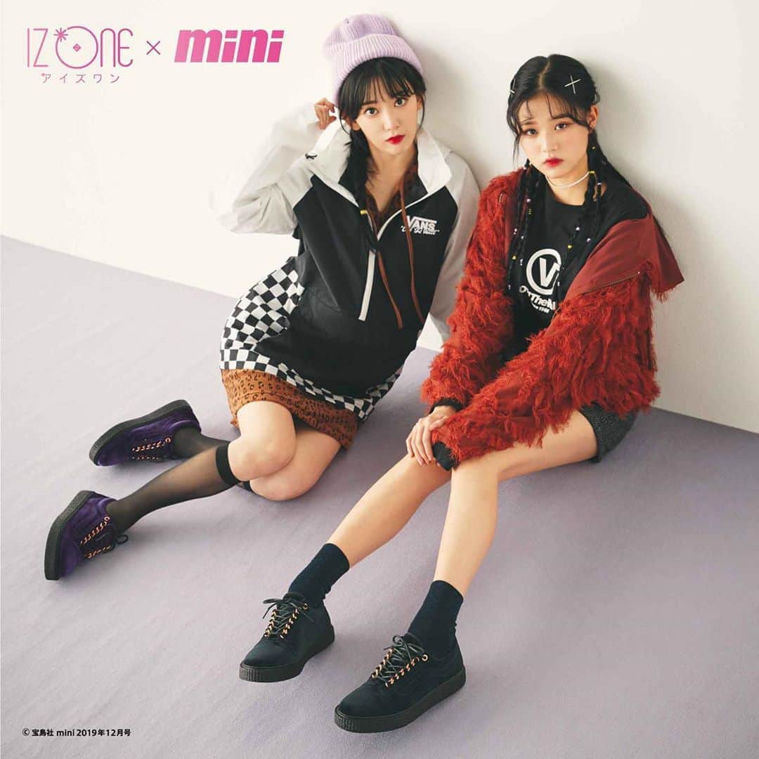 のインスタグラム：「. 【 mini × IZ*ONE 】 mini 12月号にてIZ*ONEがVANS【CREEPER】を履きこなし！ 秋らしいベルベット素材、厚底のプラットフォームソールなどスニーカーとはひと味もふた味も違うヴァンズを堪能できる一足！ . @official_izone . #mini#IZONE#アイズワン#vans#ヴァンズ#スニーカー#新作#FALKEN#ファルケン#ウェア#かわいい #チャンウォニョン #宮脇咲良」