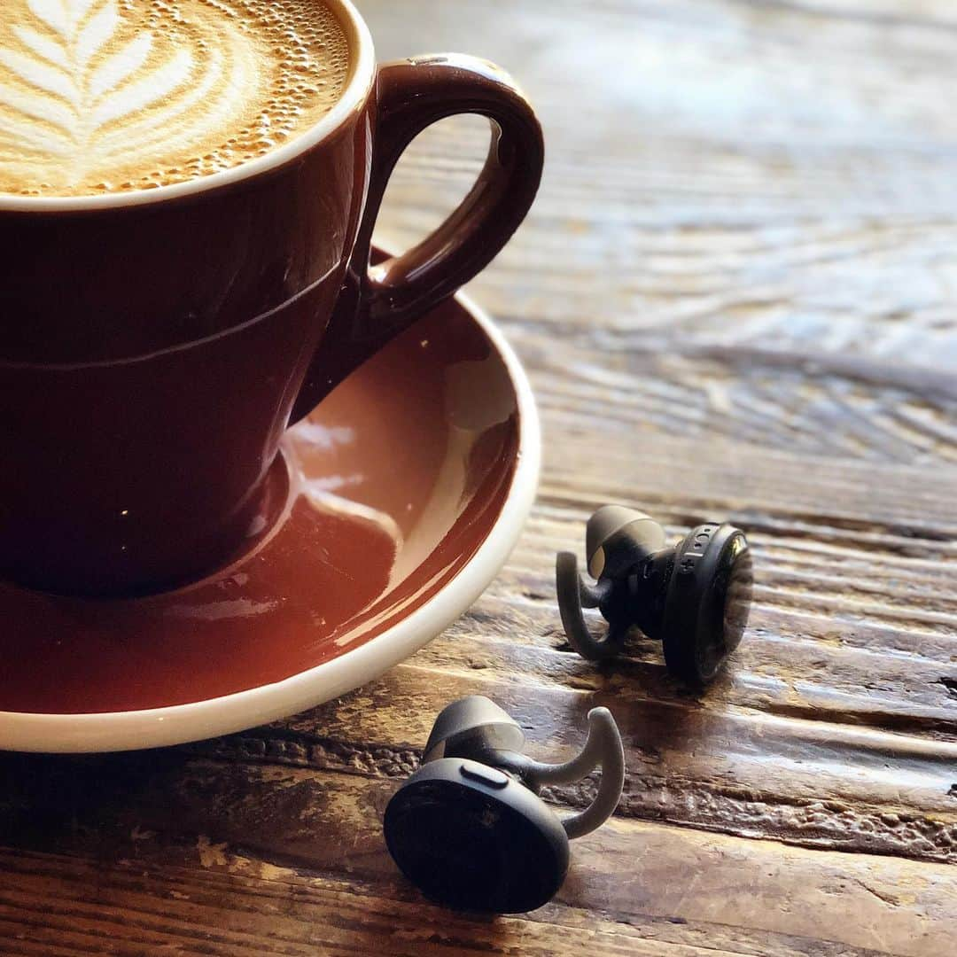 鈴木みのるさんのインスタグラム写真 - (鈴木みのるInstagram)「music & coffee  #coffeetime テラスでカフェラテを飲みながら音楽を聴く。何でもない、なんてことない時間。秋の風が気持ちいい。BGMは"石田長生/BORT CLUB ROAD" さて、そろそろアメリカ🇺🇸行ってくるかな。世界中のプロレスファンが待ってるからな。。。カゼニナレ。」11月8日 15時01分 - suzuki.d.minoru