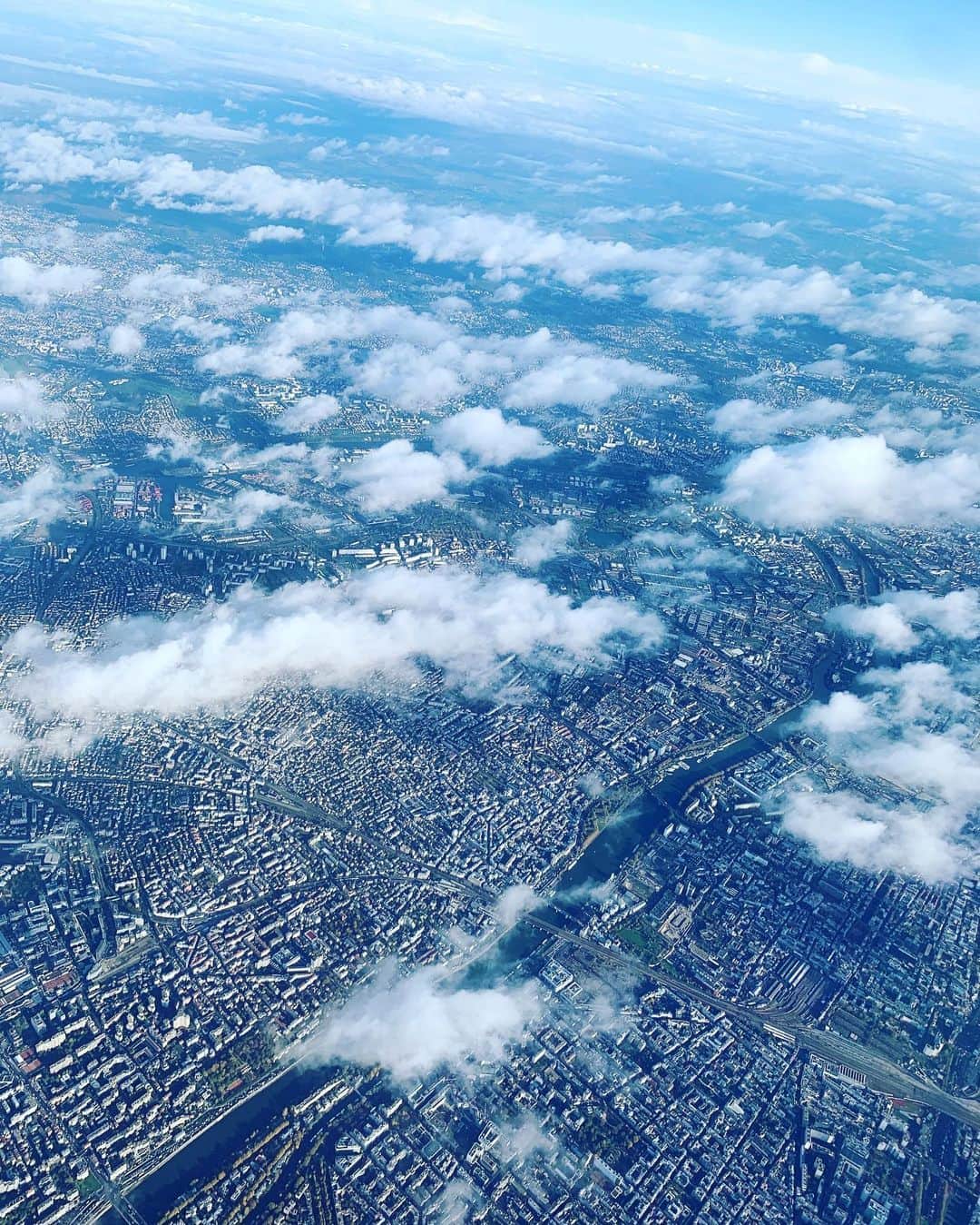 のインスタグラム：「Paris上空… からMoscowへ  Fly over Paris... to Moscow  #極寒 #河瀬直美展 #3度目のロシア #russia #moscow」