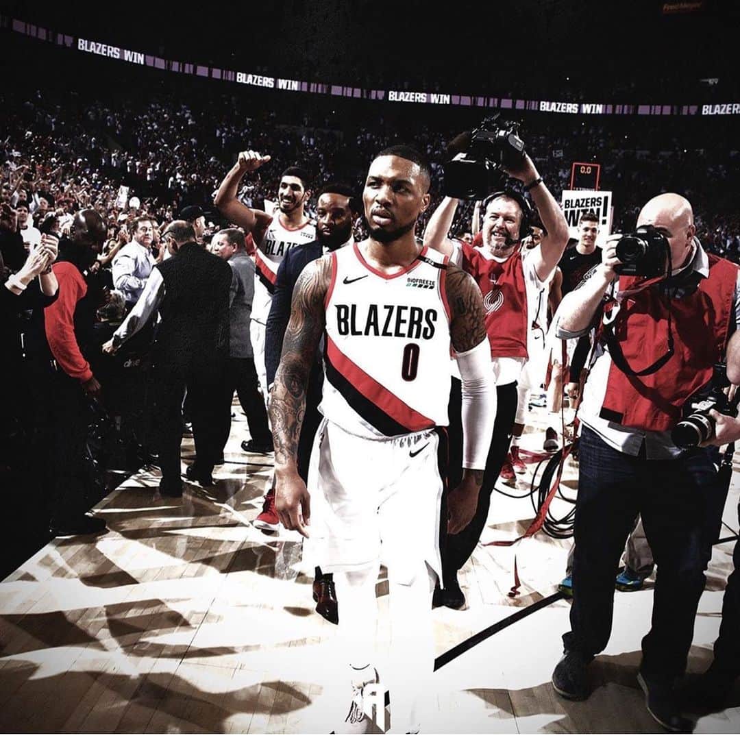 デイミアン・リラードのインスタグラム：「When it’s hot in the kitchen... I eat the food that’s cookin! #RipCity #KeepGoin #ICantHearYou」