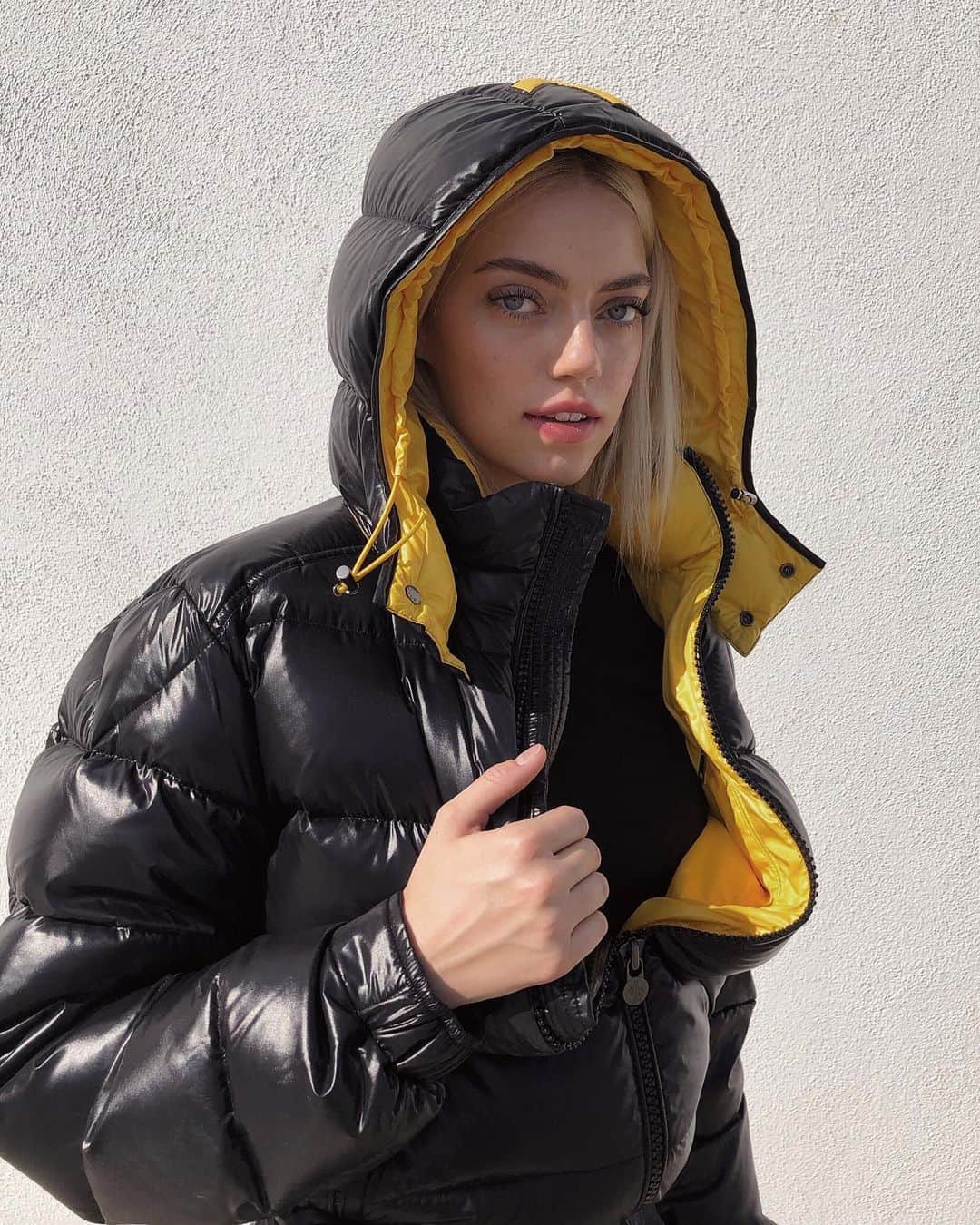 パイパー・アメリカ・スミスのインスタグラム：「I’m ready for tonight and can’t wait to see the new House Of Genius here in Los Angeles @moncler ! #monclergenius #ad 💛🖤💛🐝」