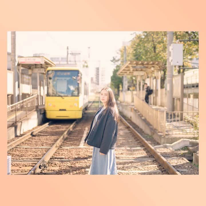 のインスタグラム：「. #暮らすように旅をする . .  #三ノ輪 (#minowa )でお散歩してきました。 . #tokyotrip #tokyotravel . . with photo @takuro_ikenaga . . .  #紗蓮と散歩　#sharentosanpo #東京散歩#散歩日和#東京生活 #walk#sneakers #girlstrip  #tokyo🗼 #tokyolife . . #デニムワンピース #zara #エコバッグ　#fruitoftheloom  #ジャケット　#uniqlo #スニーカー女子 #addidas#フィルムカメラ #1回 #ハワイアンピザ #tiktok #fila #mahalo #model」
