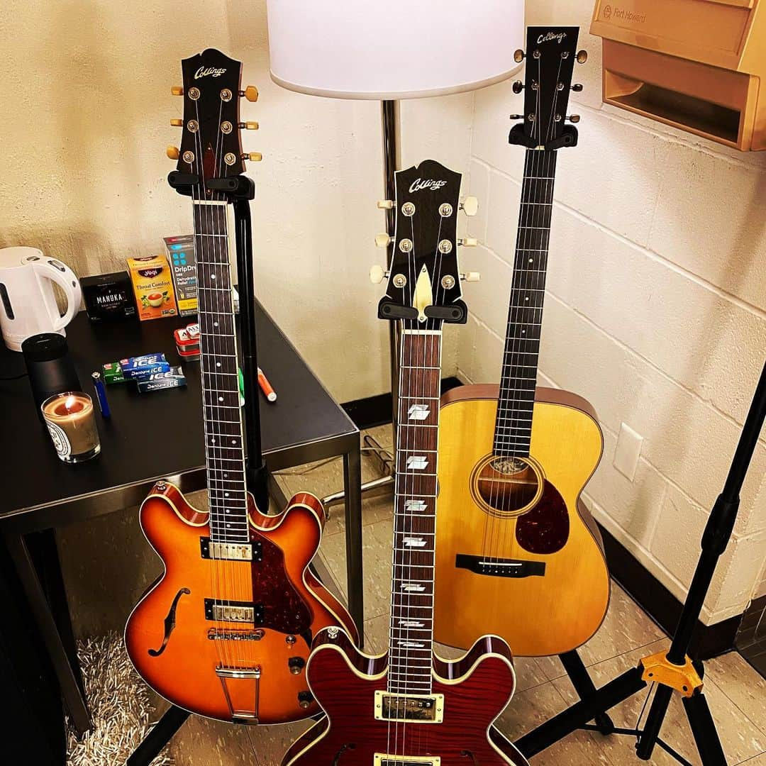 ジミー・ファロンさんのインスタグラム写真 - (ジミー・ファロンInstagram)「Fun things from Austin, TX that was in our program this evening. Thanks Franklin BBQ, Allen’s boots and Collings Guitars. #FallonAtUT」11月8日 11時00分 - jimmyfallon