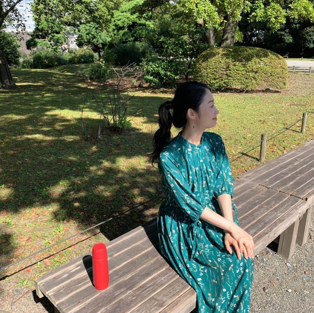 肘井美佳さんのインスタグラム写真 - (肘井美佳Instagram)「Thank you for checking my new short movie! The pic of me and my bottle! ショートムービー観ていただきありがとうございます(^^) タイガーの魔法瓶最近重宝しててロケに同行させてます〜軽くて嬉しい。  #shortmovie #tigar #魔法瓶 #勝手にJAPANガイドロケの1枚 #天気良くてよかった」11月8日 11時08分 - mikahijii