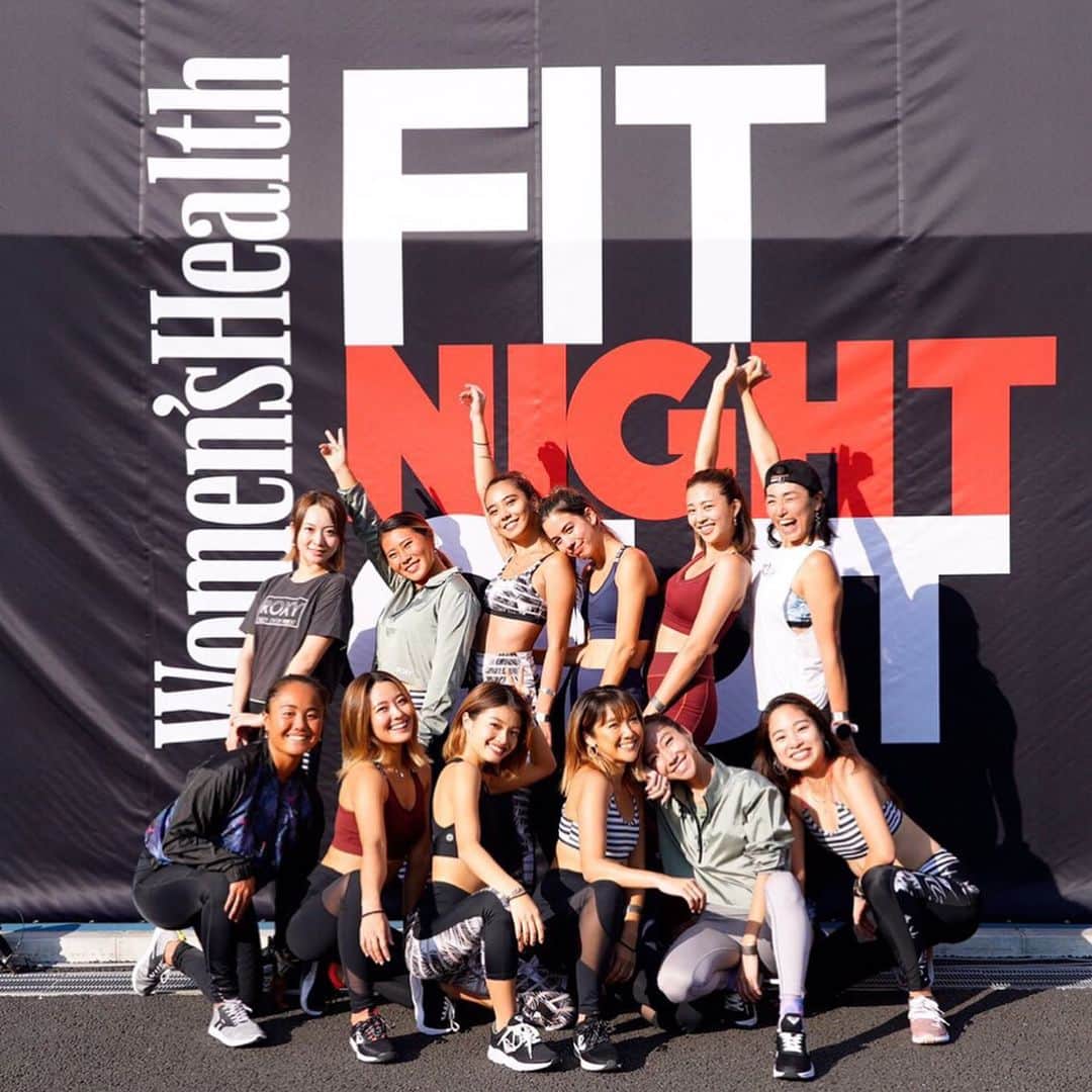 三星マナミのインスタグラム：「・ ・ FIT NIGHT OUT💪🔥 ・ ・ あ！私Olympiaだった！…w ・ 久々すぎるサーキットトレーニング👊💥 #クロスフィット  オープニングから息上がるエクササイズで心拍数が爆発w ふつふつと思い出すあのトレーニングの数々w ・ 「今の私は、何の為にーーーっっ⁈⁈」 と、辛さに負けて逃げ出したい弱い自分がチラホラ飛び出す感覚w ・ そんな自分を奮い立たせるインストラクターの皆さんはカッコ良く、美しく、素晴らしかったです🙌💕 ・ ・ 終わってすぐ思ったのは… 何の為にこんなに辛い事をしに来たのか…😂 ・ だったけど。 時間の経過にのって 「楽しかったなぁ〜w」 「心拍数上げるのって絶対に大事だ❣️」 「間違いなく元気に、豊かになる❣️」 ・ と、ナチュラルにポジティブ思考に✨ ・ ・ 自分のクラスでも #クロスフィット  を導入しようと決意💪✨ ・ ・ 最高の時間でした💕 やはり、運動は素晴らしい🙌 ・ @roxyjapan  #roxyfitness  @fitnightout  @womenshealthjp  #mylessonにクロスフィットを導入するぞ💪 #manafit #みんな楽しみにしててね💖 #意識高め女子 #その秘訣は運動にあり #健康になる近道 #やり方には注意が必要 #目的はQOLの向上💪」