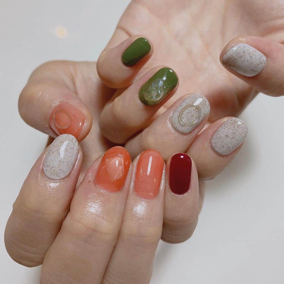 ピンキー！☆藤咲彩音さんのインスタグラム写真 - (ピンキー！☆藤咲彩音Instagram)「new nail💅✨ 【秋の静寂女ネイル。】 生誕前なので落ち着いた秋らしい色合いネイルにしました😌 ド派手なデザインも、落ち着いたシンプルデザインもオシャレにしちゃうキャベっちゃん @cabbage.lovl いつもありがとう🥬💚！ #nail #newnail #lovl  #lovlnail #design #渋谷 #ネイル #今季は #テラコッタ #が流行るらしい #パンナコッタみたいだね #あと白いネイルが #お風呂床のタイルに似てる」11月8日 11時14分 - pinky_ayane