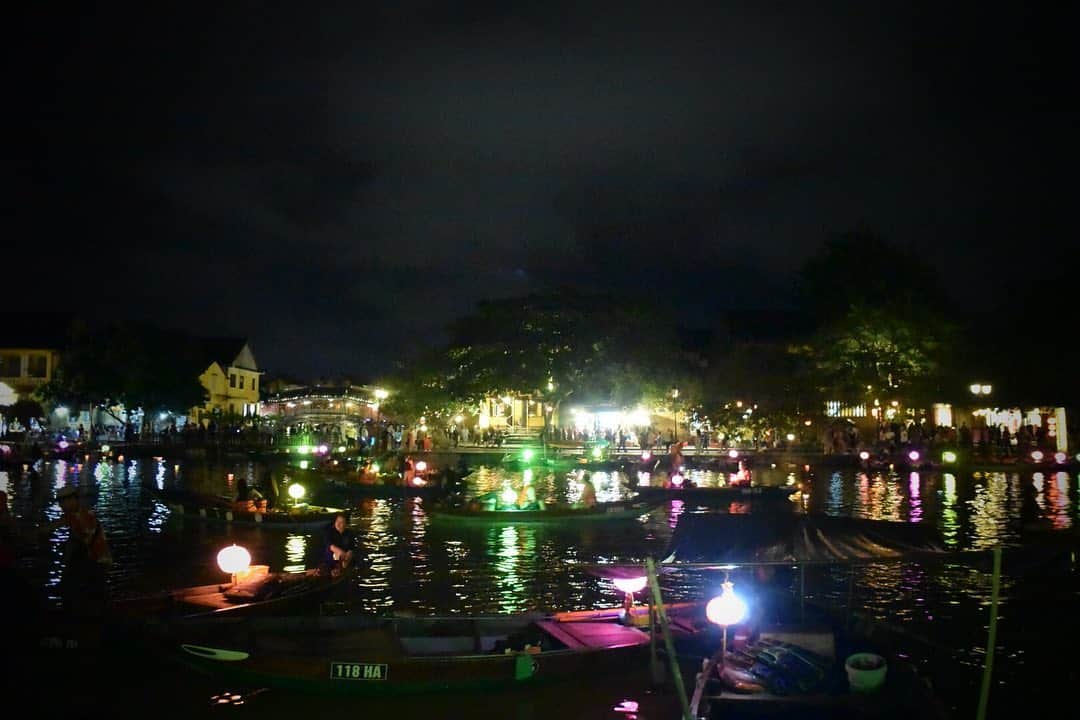尾形沙耶香さんのインスタグラム写真 - (尾形沙耶香Instagram)「#hoianvietnam 🇻🇳 #ベトナム旅行 ✈️ #lanterns  #世界遺産の街」11月8日 11時18分 - sayakaogata