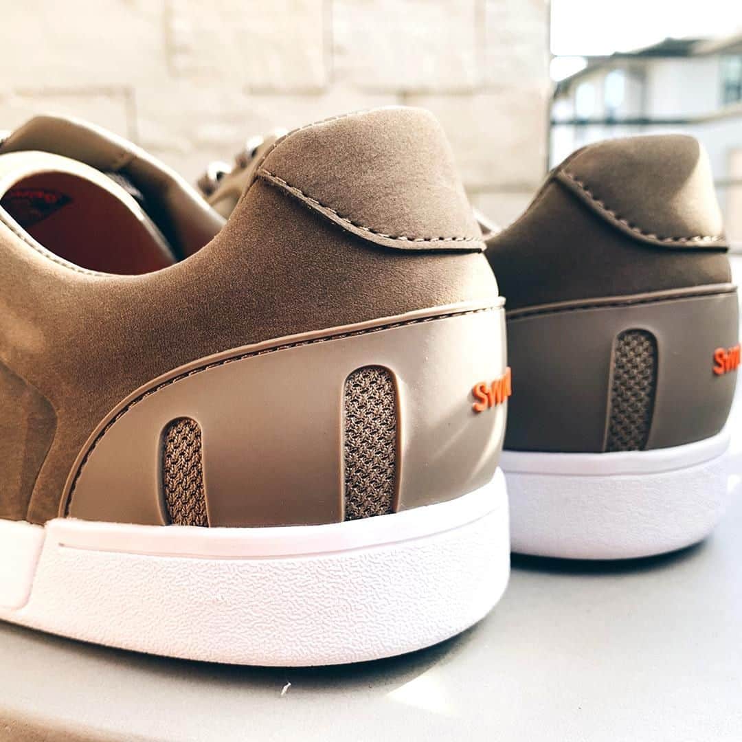 スイムズのインスタグラム：「Our Breeze Tennis sneaker is redone for Fall in water-resistant nubuck leather to keep you comfortably active in cooler weather.⠀ #FW2019 #sneakers #mensstyle #tuesdayshoesday」