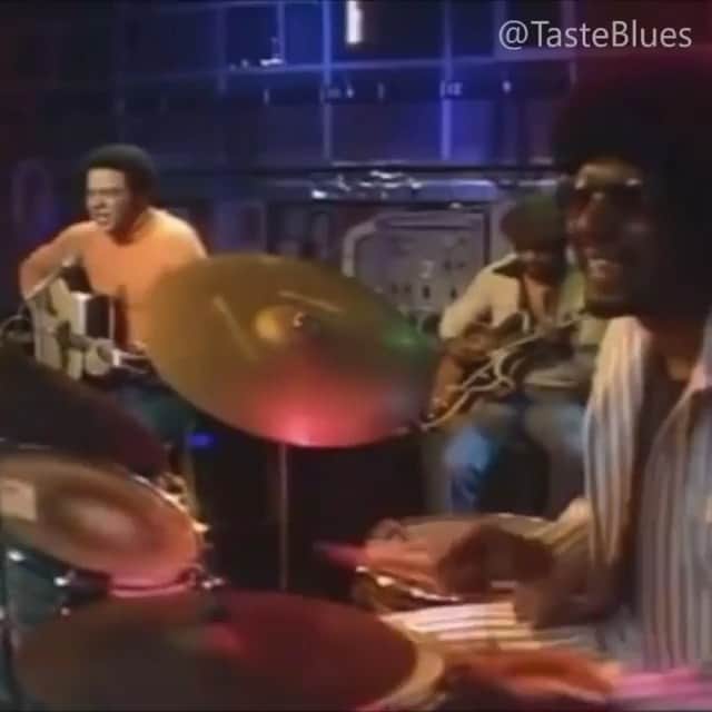 ブレッキン・メイヤーのインスタグラム：「I watch this so often I had to pay it forward. Bill Withers is so smooth but James Gadson on the kit is cooler than any man should be allowed to be. And the break?! Cmon now! SOUND UP.」