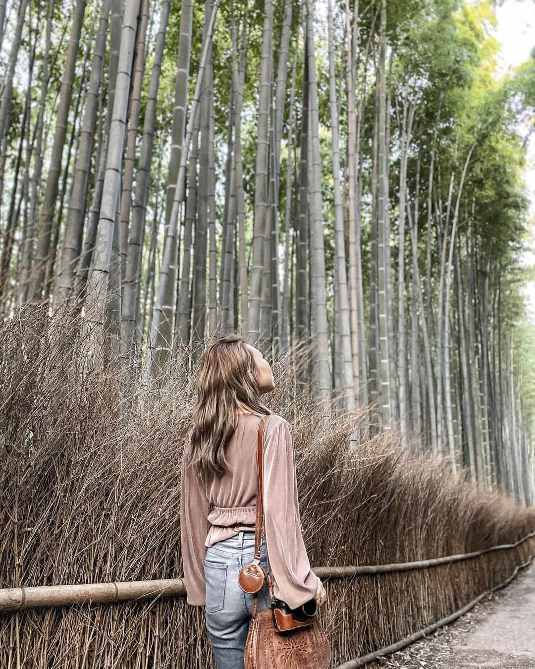 のインスタグラム：「📍嵐山🎋🎋🎋 竹林の小径初めて来た💚 空気が綺麗で気持ち良かった😌💚 海外も大好きだけど、 やはり日本って美しい🇯🇵✨」