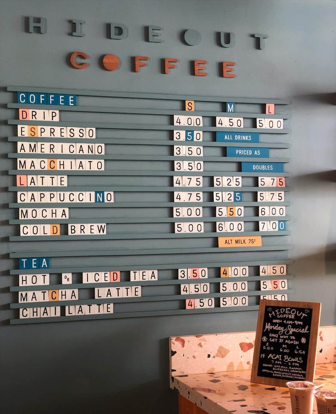 木本泉さんのインスタグラム写真 - (木本泉Instagram)「-﻿ coffee time﻿ ﻿ デザイナーズホテルの下には美味しいコーヒーが飲めるカフェがあって良いな😌﻿ ﻿ #laylowhotel#カフェ#cafe#Hawaii#ハワイ#ホノルル#hideoutcoffee」11月8日 12時01分 - izumikimoto