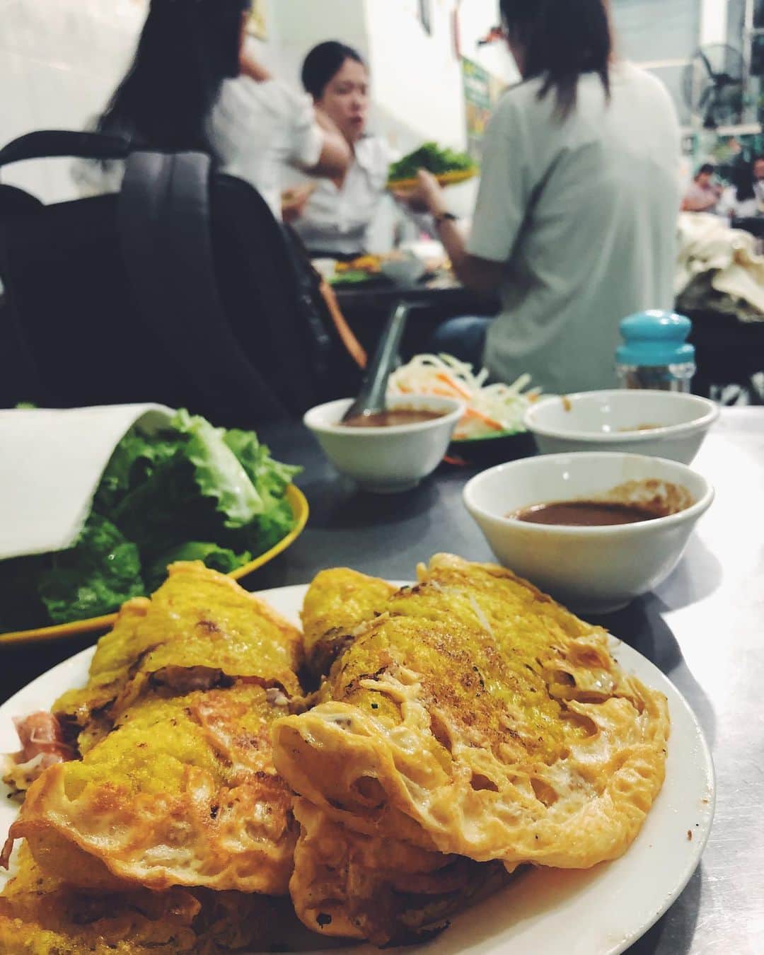 尾形沙耶香さんのインスタグラム写真 - (尾形沙耶香Instagram)「#bánhxèo  #danangfood  #vietnam🇻🇳 #バインセオ　お勧め👍👍👍👍」11月8日 11時55分 - sayakaogata
