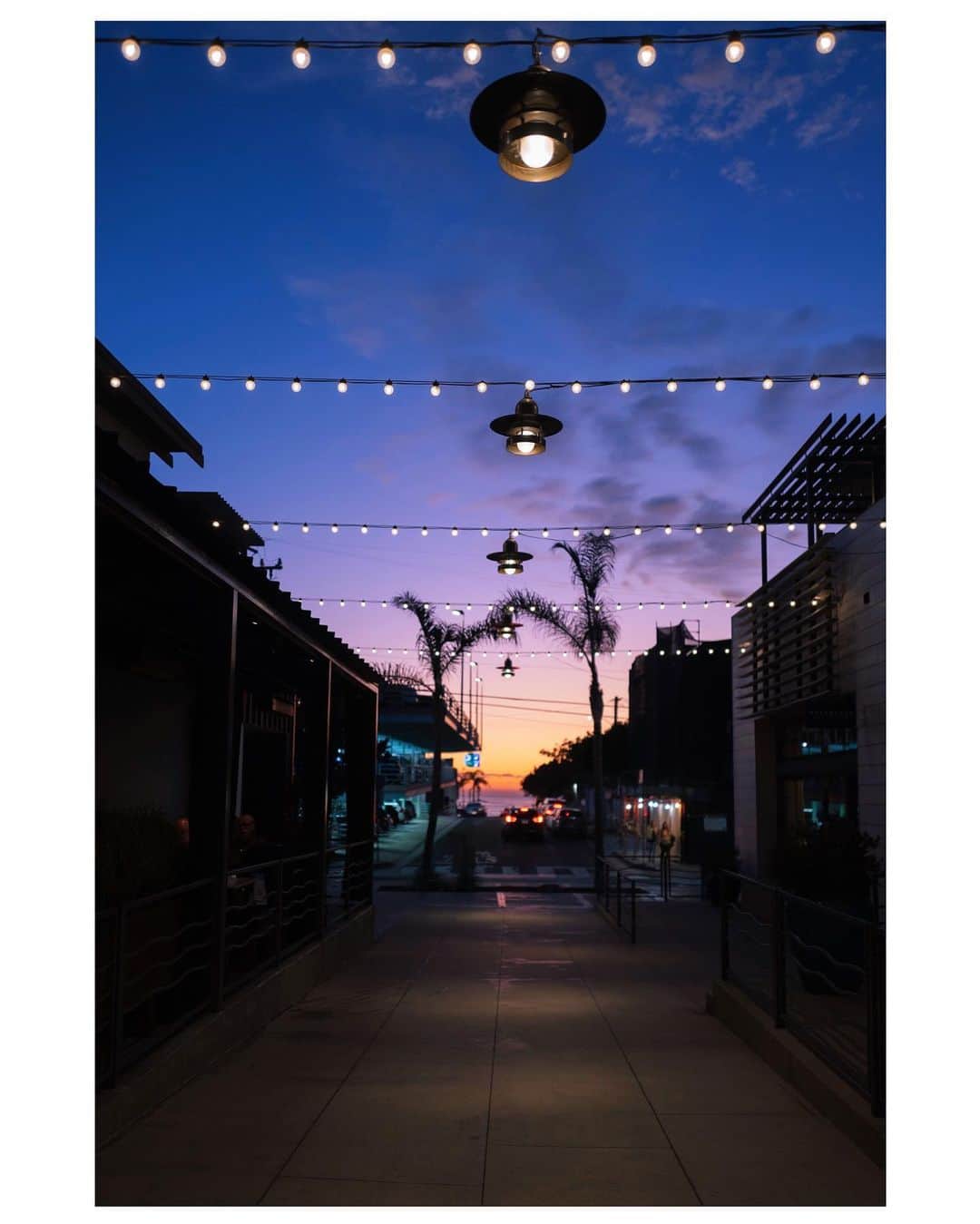 Pete Halvorsenのインスタグラム：「Early Autumn Sunsets...hate 'em and love 'em. . Leica Q」