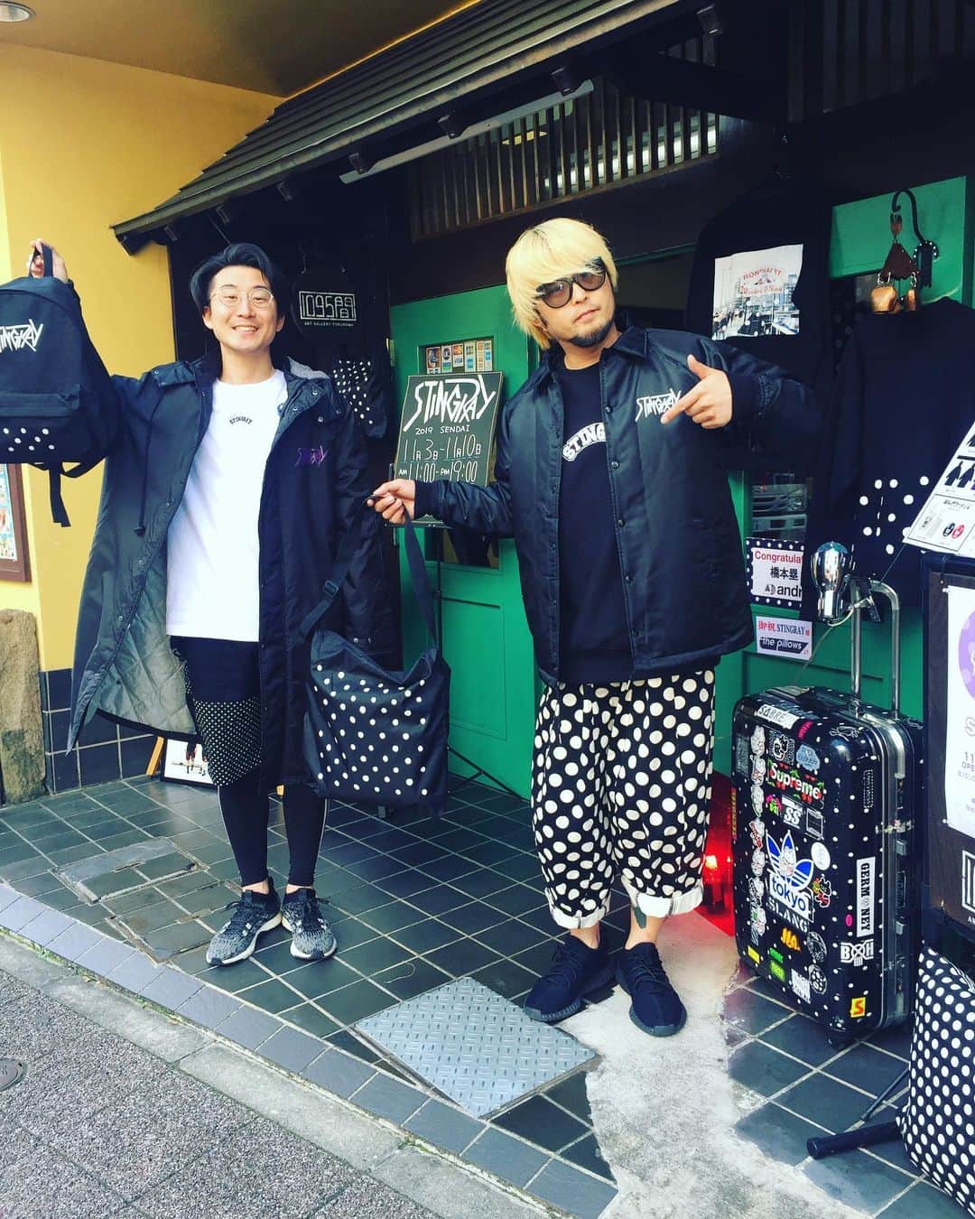 のインスタグラム：「【STINGRAY仙台6日目！】 21時までオープン！最後まで僕は居ります！1095間（トクコマ)(仙台市青葉区本町2-5-20 青蓑ビル1階)新作アウターや仙台が誇るきっこうちゃんコラボグッズも！1万位円以上お買い上げで非売品ポルカ×きっこうちゃんステッカープレゼント！ #STINGRAY #仙台 #きっこうちゃん #カラダ以外縛られたくない」