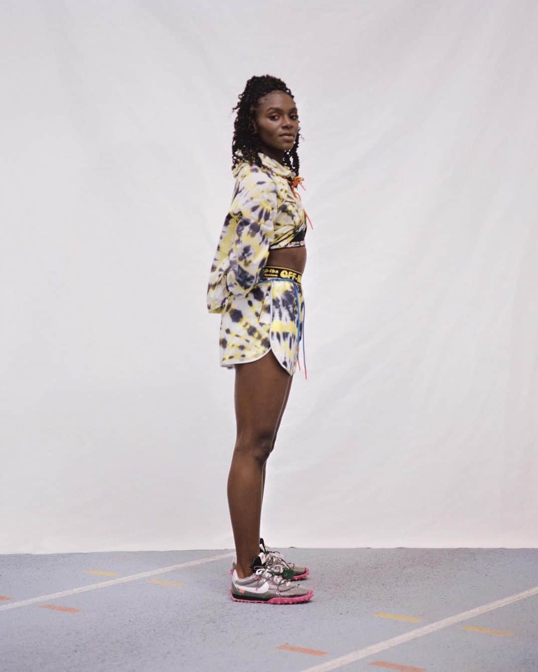 HYPEBEASTさんのインスタグラム写真 - (HYPEBEASTInstagram)「@hypebeaststyle: @nike and @virgilabloh's partnership lives with the unveiling of a second installment of the women's "Athlete In Progress" collection. The two have decided to work with World Champion 200-meter sprinter @dinaashersmith to model the range. The collection sees a number of yellow pieces, lightweight outerwear, a black technical backpack, as well as three @off____white x Nike Vapor Street colorways that feature translucent overlays and textile underlays. Expect the set to arrive at select stockists and Nike's web store on November 14.⁠⠀ Photo: Nike」11月8日 12時32分 - hypebeast