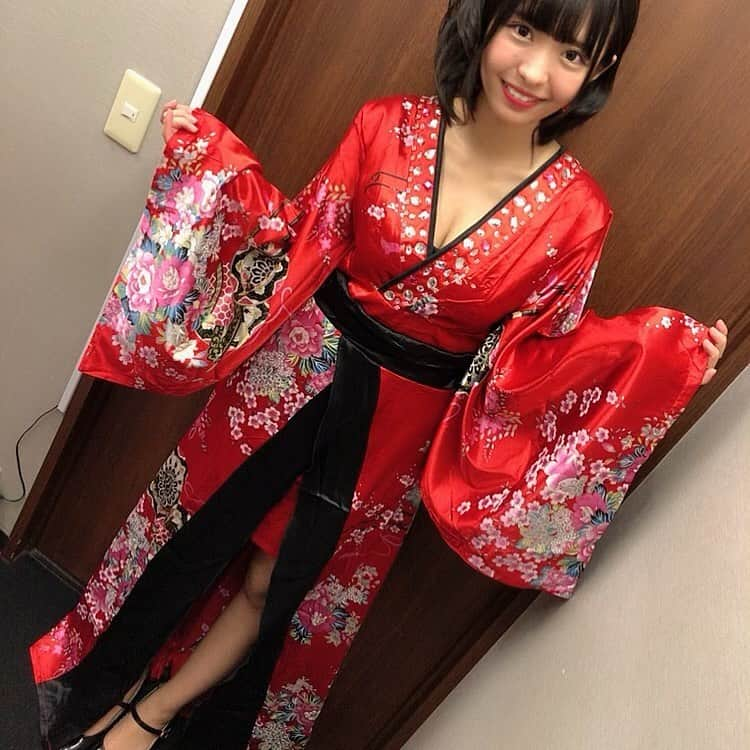 朝倉ゆりさんのインスタグラム写真 - (朝倉ゆりInstagram)「👘 ． #エラバレシ #お誕生日 #birthday #浴衣　#red #アイドル #cute #ちょうどeカップ #model #idol #그라비아 #아이돌 #모델 #扎心了 #예뻐요 #可愛 #晚上好 #早上好 #求关注 #thankyou #謝謝 #sexy」11月8日 12時44分 - eb_loverinko