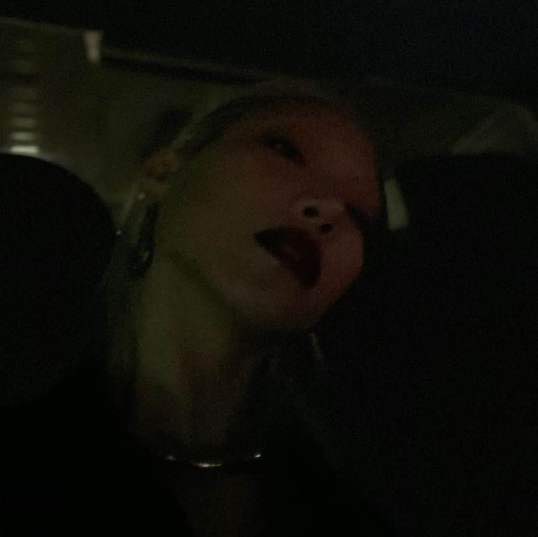 パク ・スジュさんのインスタグラム写真 - (パク ・スジュInstagram)「🥀」11月8日 12時42分 - soojoo