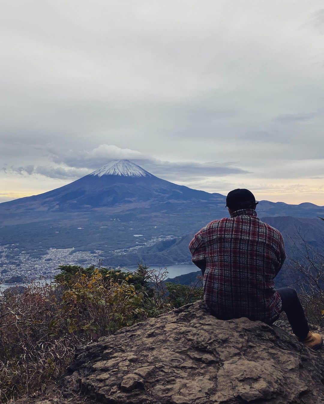 タオ さんのインスタグラム写真 - (タオ Instagram)「On the top 的风景。很美也很累。」11月8日 12時57分 - hztttao