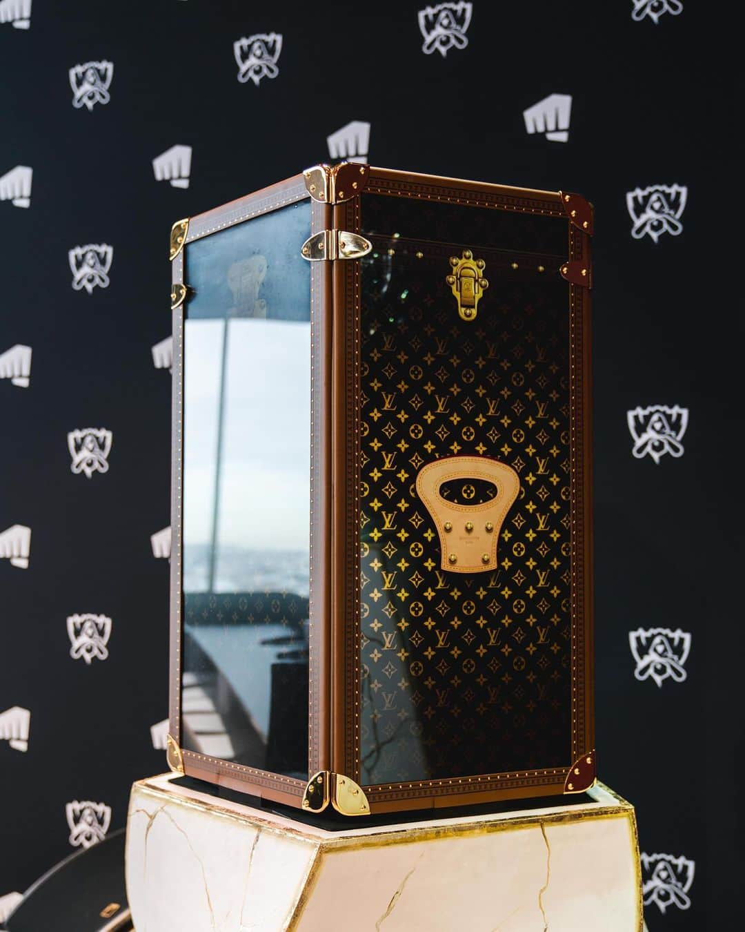 HYPEBEASTさんのインスタグラム写真 - (HYPEBEASTInstagram)「@hypebeastgaming: @louisvuitton x @leagueoflegends trophy case for the 2019 #LeagueOfLegends world championship 🏆⁠⠀ Photo Credit: Pete Casta/@hypebeastfr」11月9日 0時10分 - hypebeast