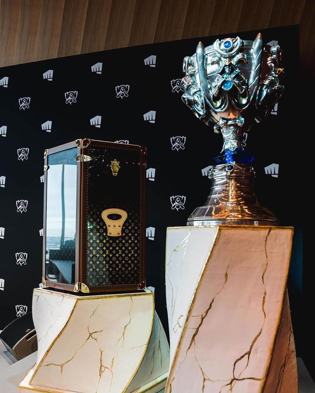 HYPEBEASTさんのインスタグラム写真 - (HYPEBEASTInstagram)「@hypebeastgaming: @louisvuitton x @leagueoflegends trophy case for the 2019 #LeagueOfLegends world championship 🏆⁠⠀ Photo Credit: Pete Casta/@hypebeastfr」11月9日 0時10分 - hypebeast