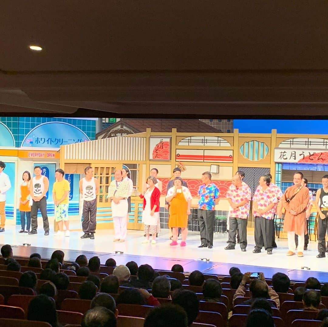 吉本新喜劇さんのインスタグラム写真 - (吉本新喜劇Instagram)「#吉本新喜劇ワールドツアー 上海公演初日無事終了しました🙌 温かいお客さんのおかげで とっっっっっても楽しい公演になりました！ 上海の皆さんありがとうございました😊 上海公演は明日もありますよ〜！！ お楽しみにー🐼🐼🐼」11月8日 22時43分 - yoshimotoshinkigeki