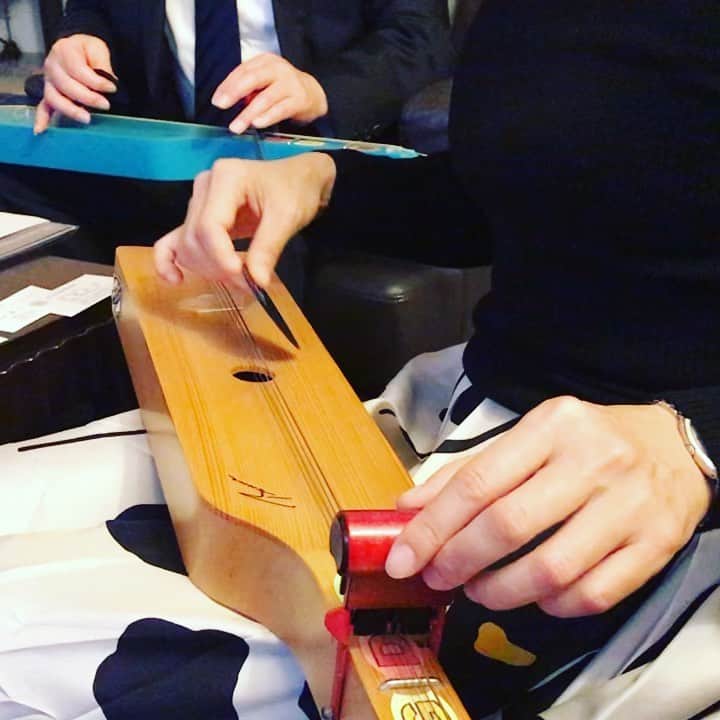 間々田佳子のインスタグラム：「今日は初めて スエーデン発の音楽ケア ブンネを体験  #ブンネ #bunne #間々田佳子 #表情筋研究家 #脳活エクササイズ」