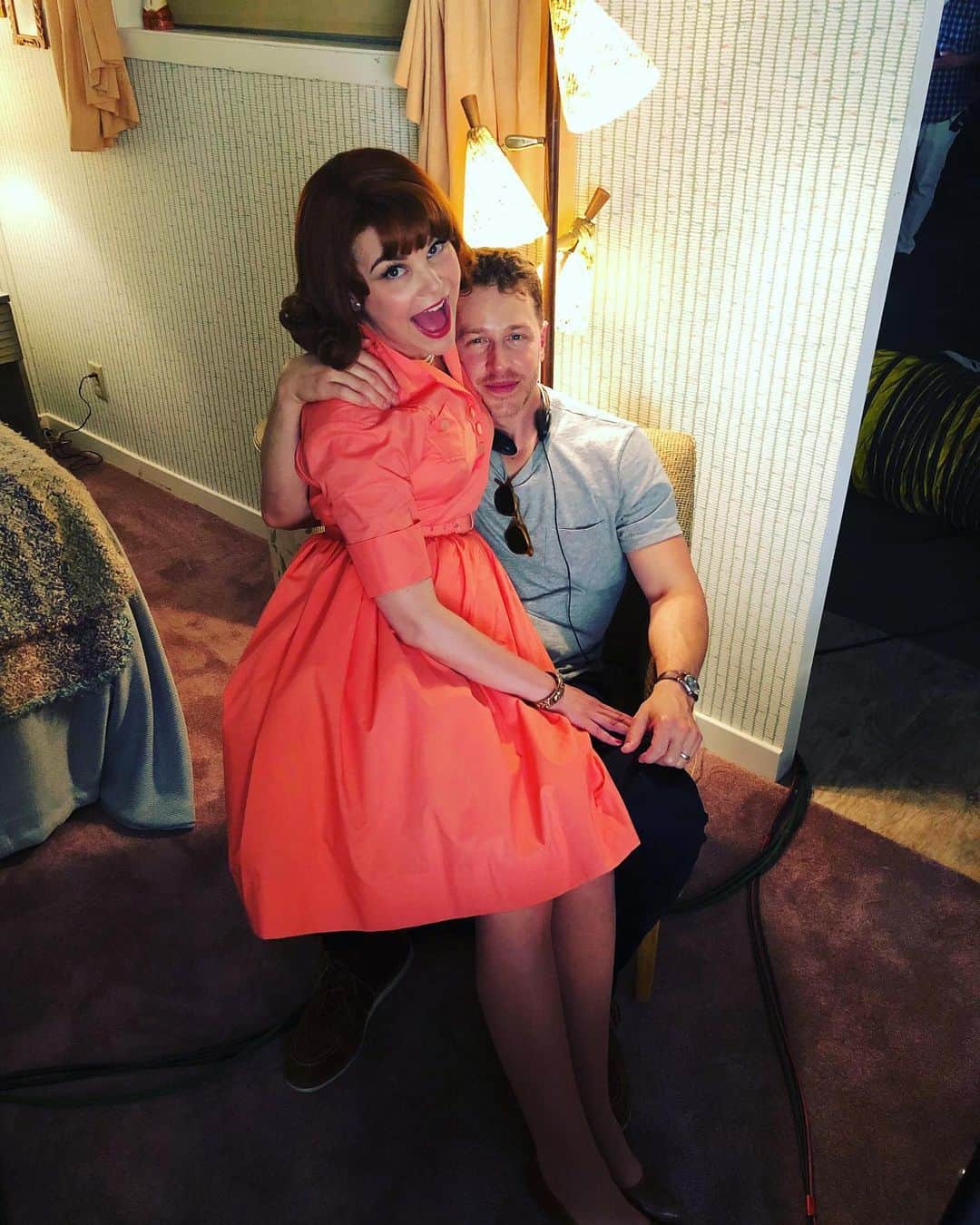 ジョシュア・ダラスのインスタグラム：「When I went back to the sixties and hung out with BethAnn. @cbsallaccess #whywomenkill #flashbackfriday #ginnifergoodwin」