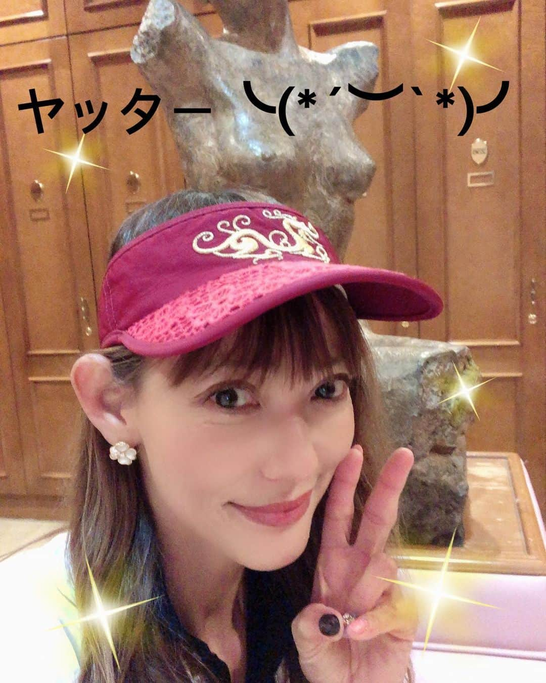 箕輪玖美さんのインスタグラム写真 - (箕輪玖美Instagram)「ヤッター🥰  ホームコースで念願の100切り達成✨✨✨ 同伴者の皆様、暖かく見守って頂きありがとうございました❤️ #ゴルフ女子 #ゴルフ好きな人と繋がりたい  #ゴルフコーデ #ダンスウィズドラゴン  #セントアンドリュース  #メイプルポイントゴルフクラブ  #100切り達成  #嬉しすぎる  #happy  #アラフィフ #モデル #箕輪玖美」11月8日 23時23分 - kumi.111