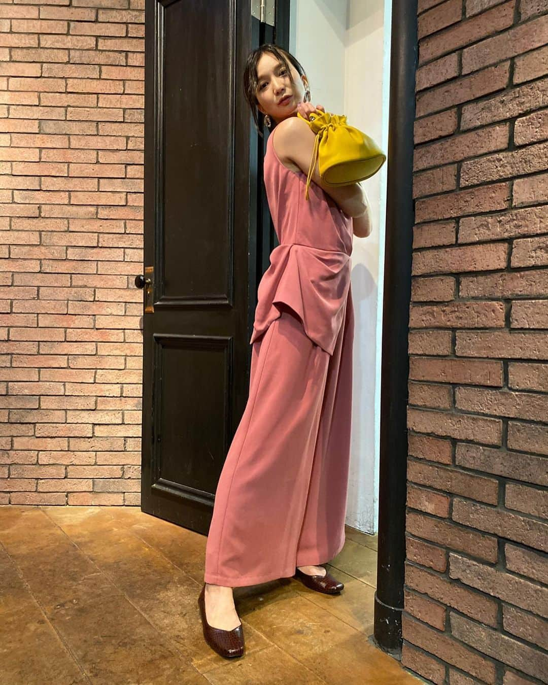 芹那さんのインスタグラム写真 - (芹那Instagram)「さおちゃんのデザインするお洋服大好き❣️🥰💕💓同年代の方たちに特にオススメなブランドです🥰💓💓大人可愛い品のあるデザイン❤️お店がリニューアルしたのでみんなも遊びに行ってみてね❣️😊メンズの @glamb_official もとってもかっこよくておしゃれ🙆🏻‍♀️💜💜わたしも愛用している😉女の子が着ても可愛いの😘」11月8日 23時15分 - serinaofficial