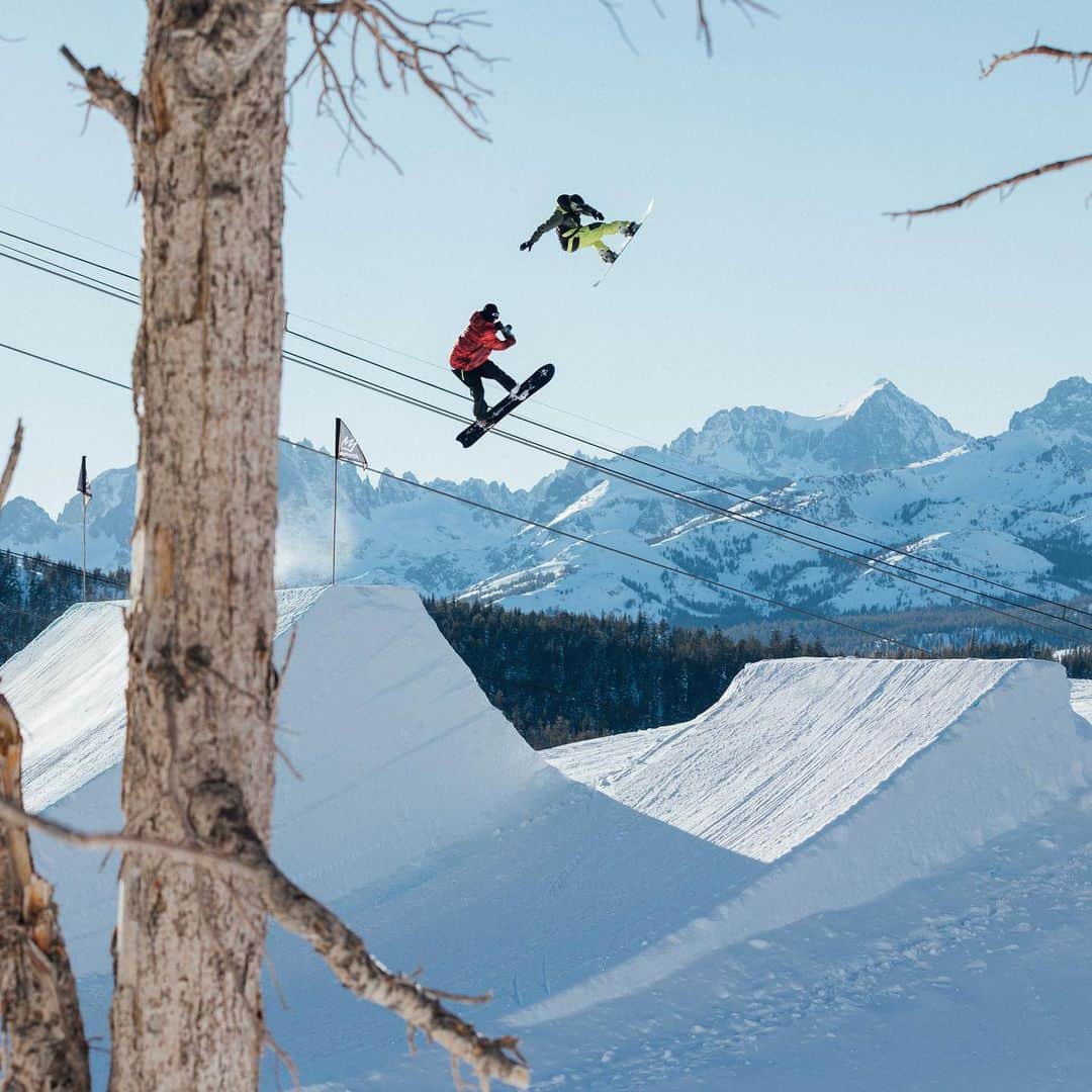 OAKLEYのインスタグラム：「See the perfect shot. @stalesandbech @gimbalgod #OakleyPrizm #OneObsession」