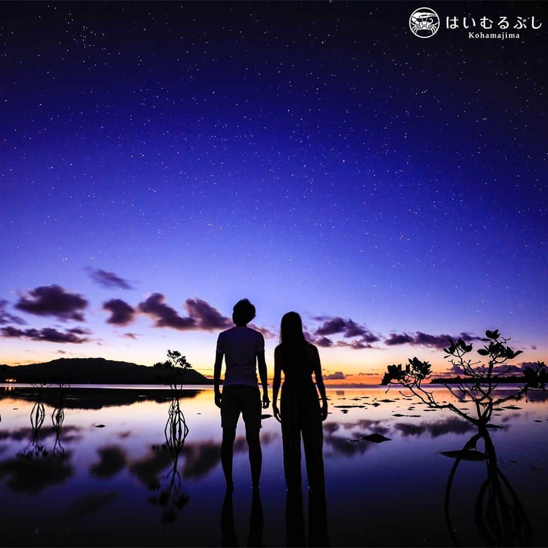 HAIMURUBUSHI はいむるぶしさんのインスタグラム写真 - (HAIMURUBUSHI はいむるぶしInstagram)「小浜島のウユニ塩湖「アカヤ湾」。 風が止み、海が凪いだ夕暮れに訪れる神的な光景… 美しい夕景と星空を映す海が幻想的な世界を醸し出しています。 #沖縄 #八重山諸島 #小浜島 #アカヤ湾 #マングローブ #夕景 #夕焼け #星空 #リゾート #ホテル #はいむるぶし #japan #okinawa #yaeyamaislands #kohamajima #sunset #starlight #magichour #mangrove #beachresort #haimurubushi @minefuyu_yamashita」11月8日 23時47分 - haimurubushi_resorts
