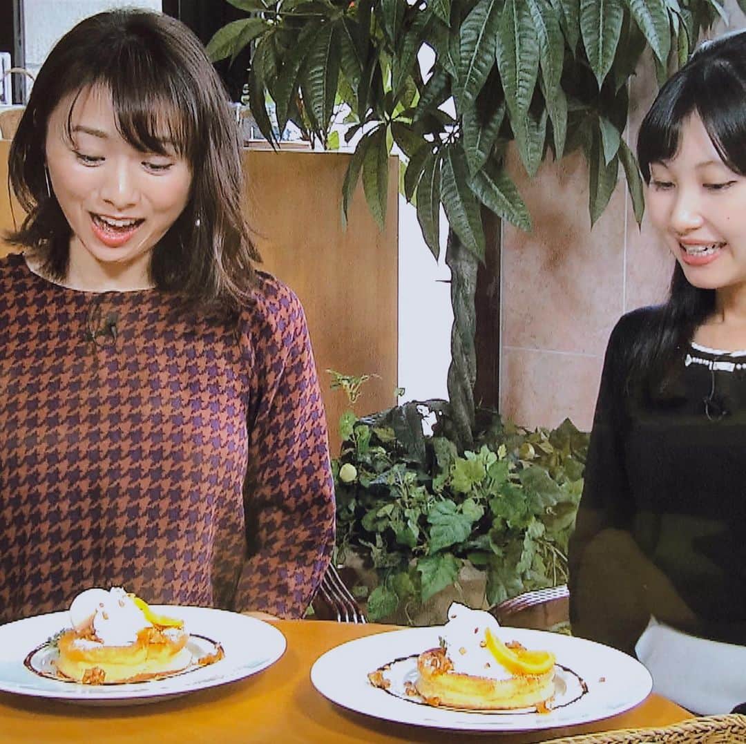 BSNジョシ部さんのインスタグラム写真 - (BSNジョシ部Instagram)「次回12日の『ジョシ部』は﻿ 勝手に“自分へのご褒美”回。﻿ 胎内市のホテルでプチセレブ体験してきます。﻿ ﻿ 今井部長とねねちん(=行貝アナ)が﻿ 豪華スイートルームに泊まって﻿ 露天風呂に入って﻿ (あくまで体験したつもり)﻿ ﻿ そして﻿ 美味しい料理を堪能。﻿ (しっかり食べてきました)﻿ ﻿ 胎内が「米粉」発祥の地という事で﻿ 米粉で作った﻿ ふんわりモッチリの﻿ パンケーキ🥞を秒で完食。﻿ ﻿ 最近﻿ 美味しいもの食べ過ぎ説。﻿ ﻿ #ジョシ部　#BSNアナウンサー　#BSN #アナウンス部　#新潟ジョシ部　#恋バナ　#今井美穂　#行貝寧々　#自分へのご褒美　#ホテル　#温泉　#パンケーキ　#米粉　#胎内市　#女子旅　#女子会」11月8日 23時50分 - bsnjoshibu