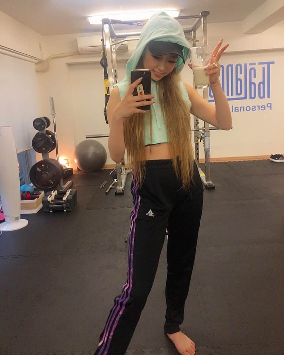 のインスタグラム：「トレーニングDAY🔥 . いい感じに筋肉痛✌🏻 . @t.balance さんへ行ってるんだけど、 本当に本当に人気なジムで、 特に新宿店大人気店なので気になってる方は お早目のお問い合わせした方がいいみたいです😌🌟 . 私が行ってる渋谷店もすごい人気で いつお問い合わせ止まるか分からない状態みたい！ 迷ってる方はお早めに連絡してみて下さい👍💓 . . . #cyberjapan #cjd_kei #cjd #サイバージャパン #サイバージャパンダンサーズ #筋トレ　#トレーニング　#筋トレ女子 #tbalance」