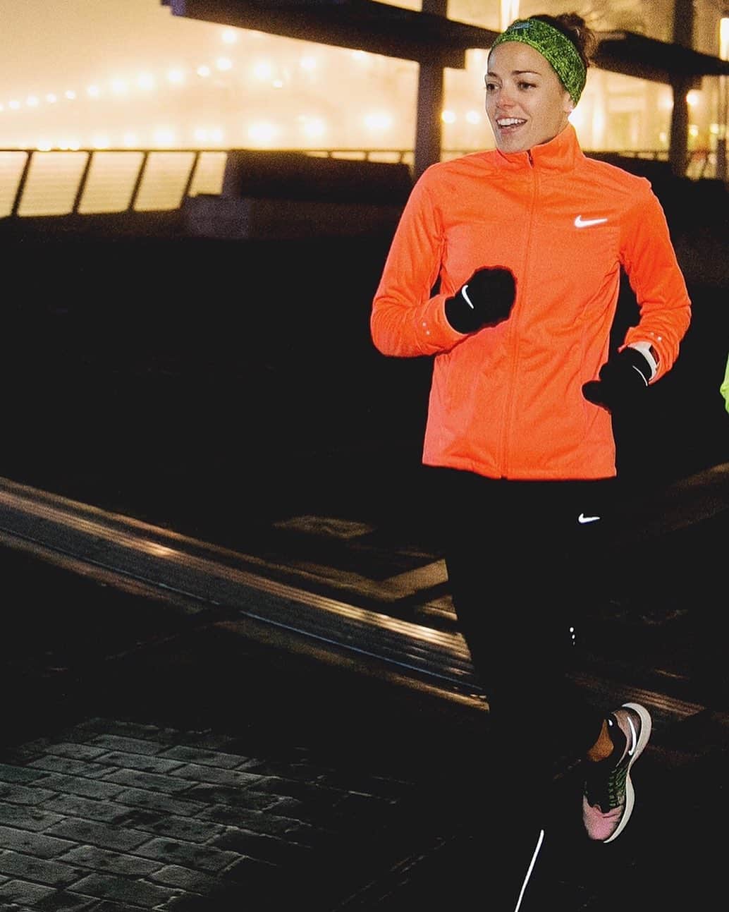 メリッサ・ビショップのインスタグラム：「It’s the ‘bundle up and watch your breath’ szn #yabish #instarunners #winteriscoming #nike #nikewomen」
