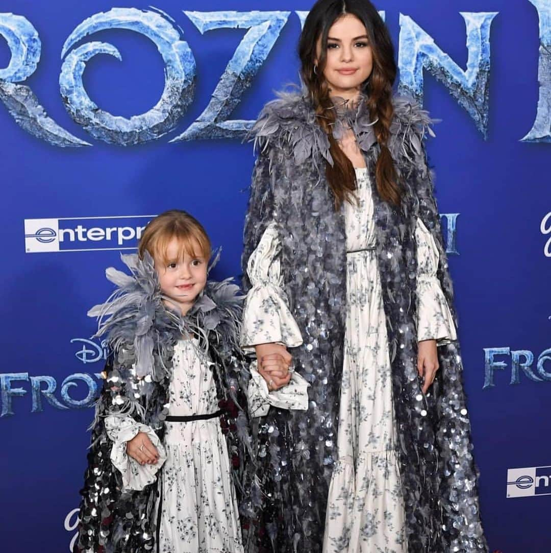 セレーナ・ゴメスさんのインスタグラム写真 - (セレーナ・ゴメスInstagram)「Hope I’m officially the best big sissy ever now.. she was LIVING her best life!! Frozen 2 was amazing!!! Styled by: @kateyoung @marcjacobs Glam: @marissa.marino @makeupbymelissam birthed by: @mandyteefey 💙」11月8日 15時15分 - selenagomez